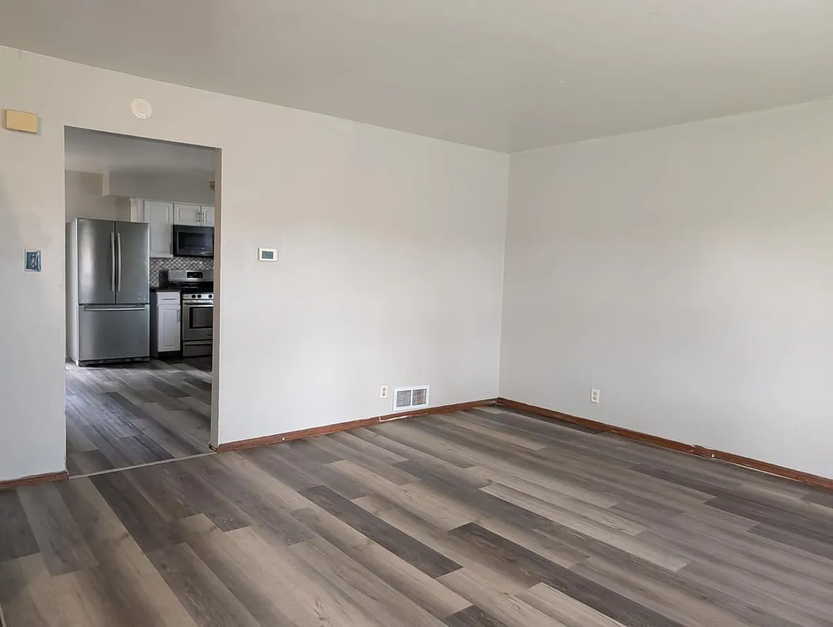 Unit Photo - 9402 W Silver Spring Dr