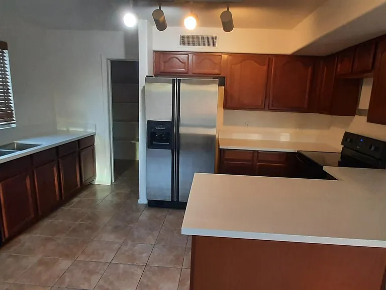 7221 S 41st Dr — Photo 8