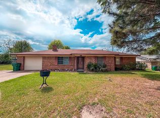 201 Thomas Rd, Palestine, TX 75803