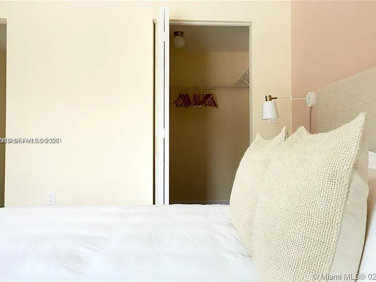 568 NE 66th St #501 — Photo 10