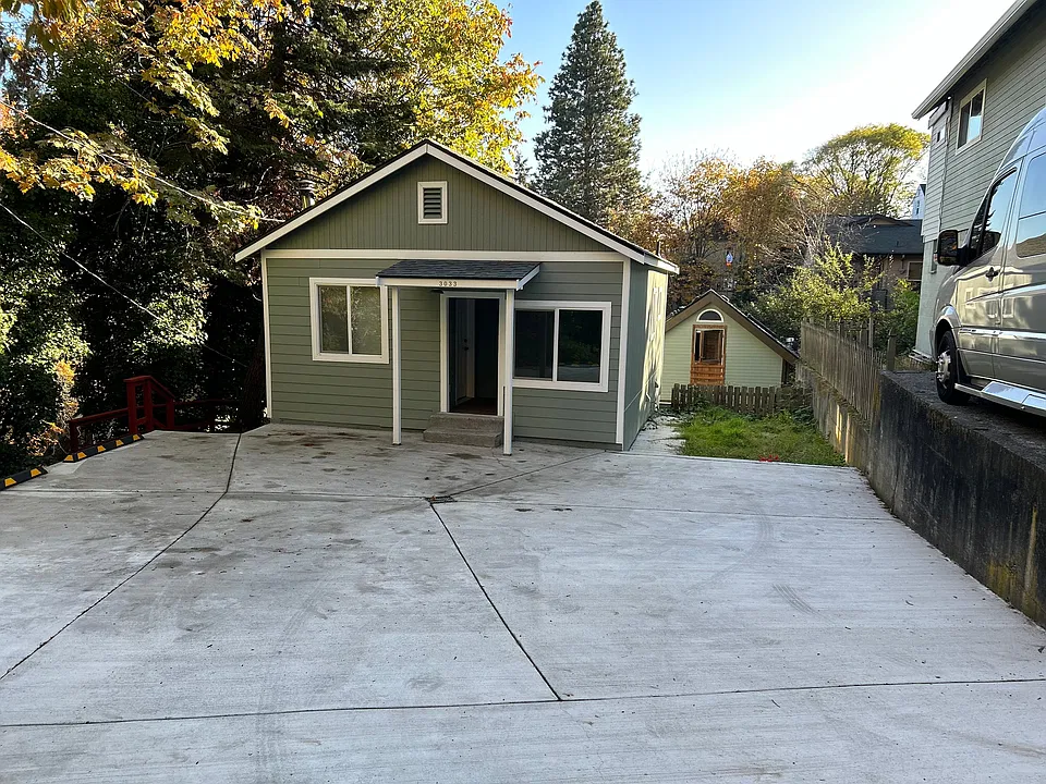 SW Spokane St