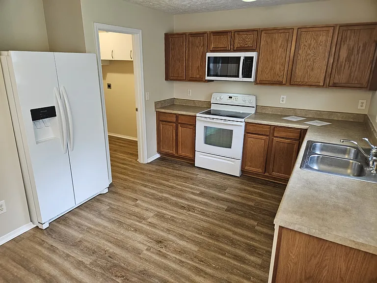 1152 Seven Oaks Blvd — Photo 9