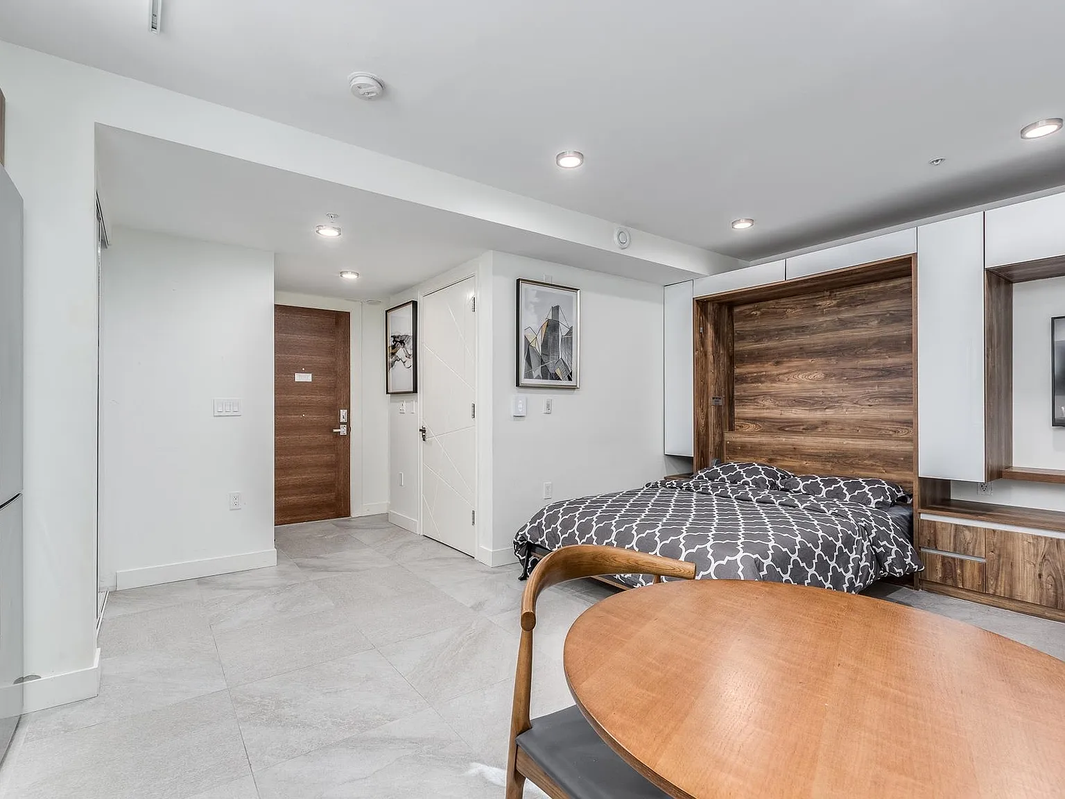 Studio, 400 sqft, $2,490 — Photo 2