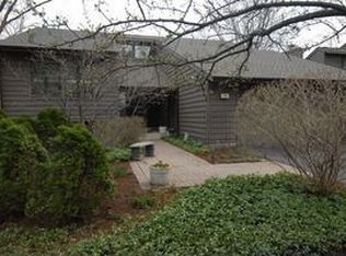 20 Lakewood Cir, Saint Charles, IL 60174
