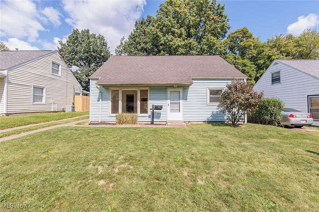 1453 Myrtle Ave photo 1