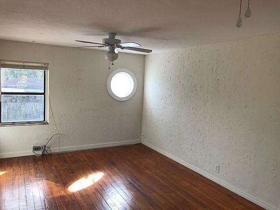 5th image of 924 56th Ave N #1/2