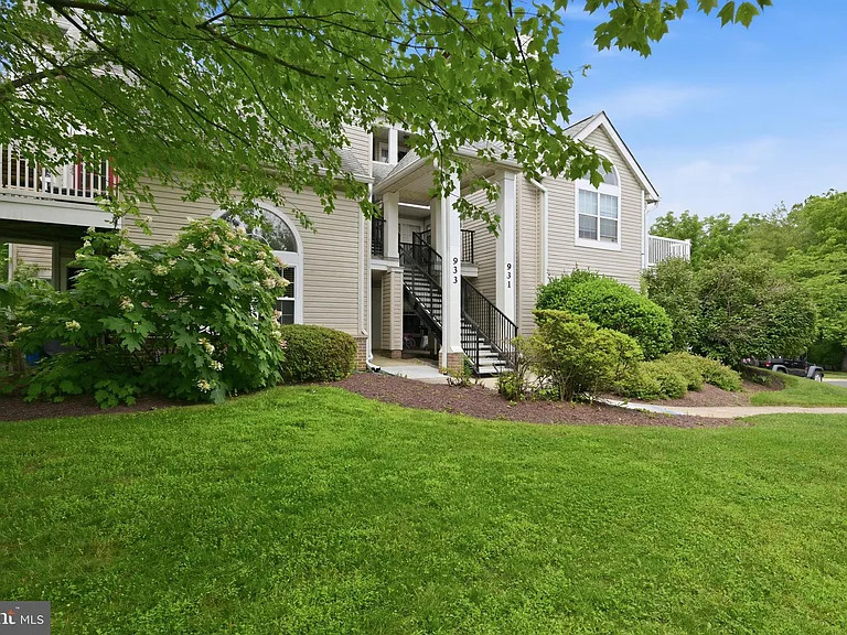 933 Hillside Lake Ter #110 — Photo 2