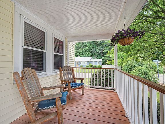 2nd image of 26 W Leonard St