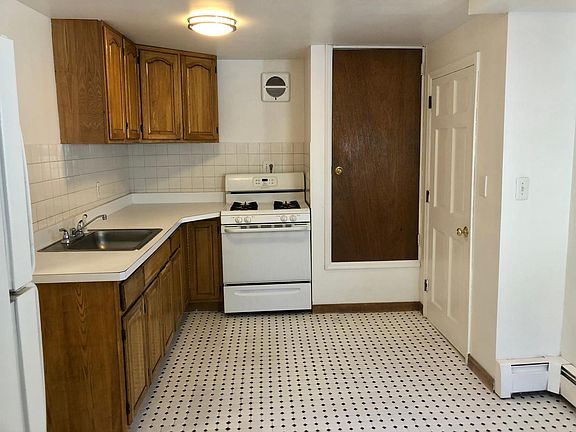 4th image of 101 Burtis St #1
