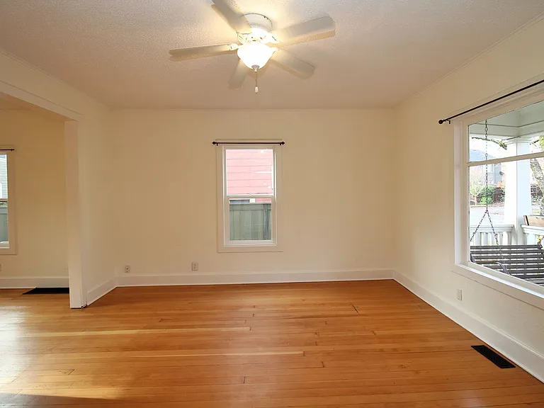 66 NE Skidmore St — Photo 10