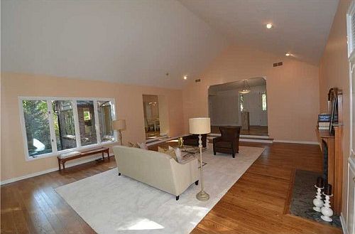 3rd image of 8749 Williamshire East Dr