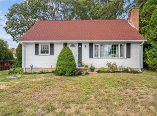 17 Edgewater Rd, Narragansett, RI 02882