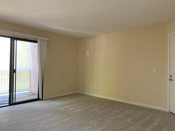 4th image of 12075 Alta Carmel Ct Unit 37