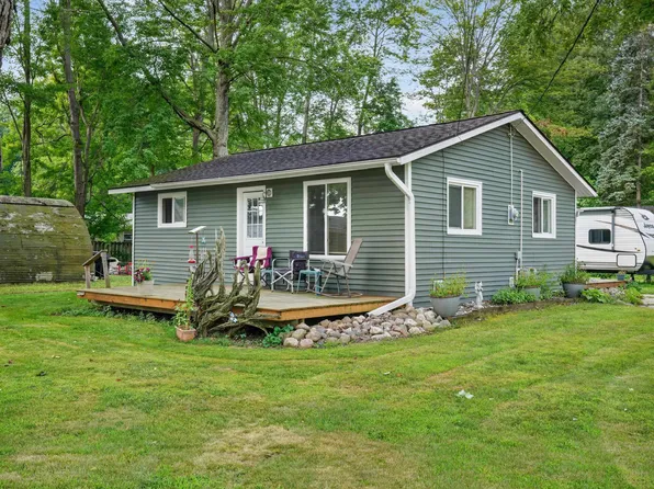 3091 N Lake Ave, Sanford, MI 48657