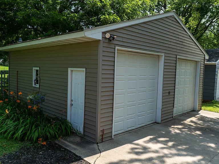 410 Strathmore Ln SE — Photo 4