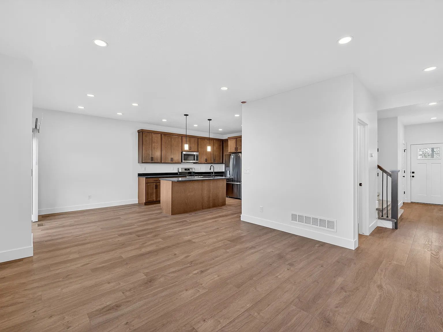 4 bed, 3.5 bath, 2282 sqft, $2,625 — Photo 4