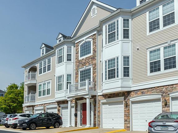 4th image of 1520 Enyart Way Unit 304