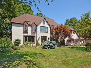 27766 Royal Forest Dr, Westlake, OH 44145