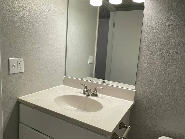 1x1 Bathroom (2)