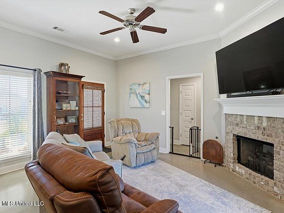 5th image of 1204 Addison Ln