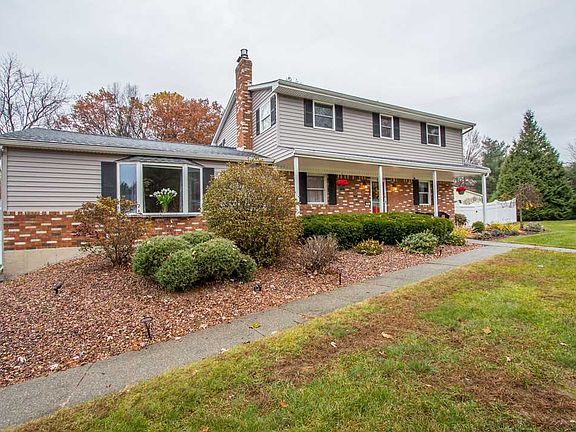 3rd image of 26 Walden Gln