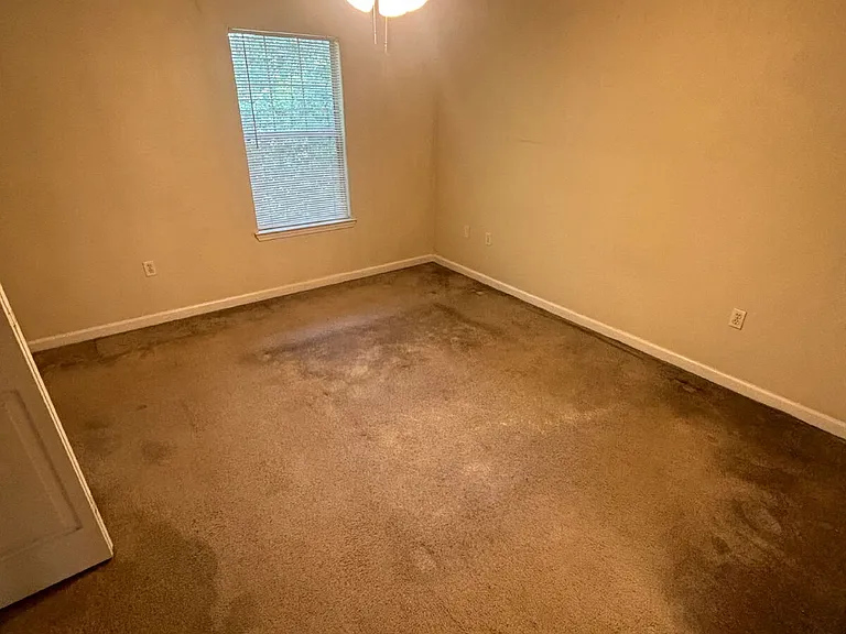 1552 Devoe St — Photo 2