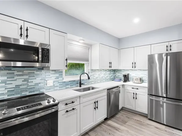 940 3rd ST S #204, NAPLES, FL 34102