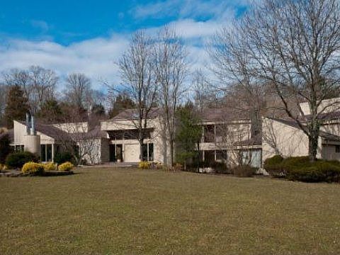1st image of 3 Cove Meadow Ln