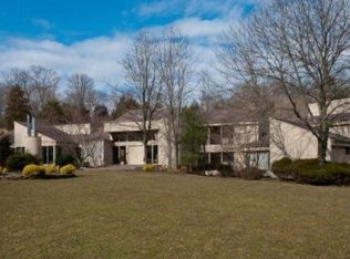 3 Cove Meadow Ln, Oyster Bay, NY 11771