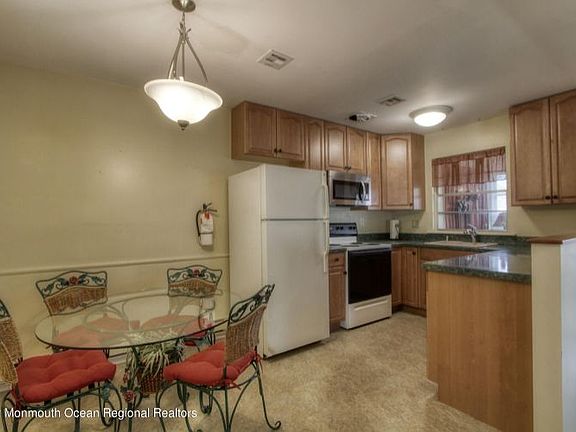 3rd image of 237 Columbine Ave #D