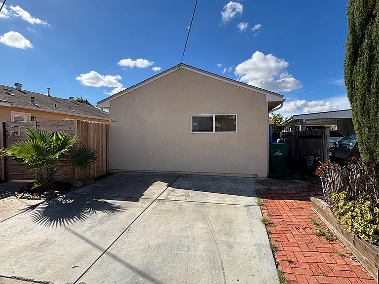 6210 Winona Ave — Photo 1