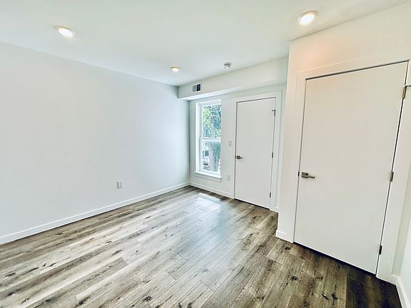 4th image of 242 E Girard Ave #8