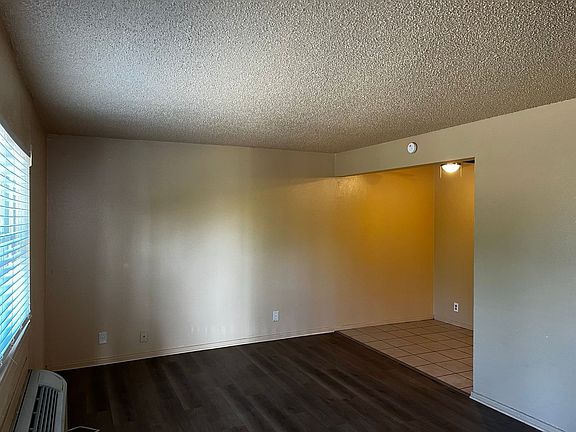 4th image of 1901 Pulliam St #14