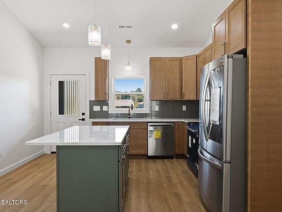 5th image of 111 Powell Ave