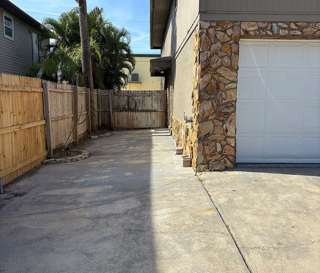 Studio, 1.5 bath, 850 sqft, $2,100 — Photo 2