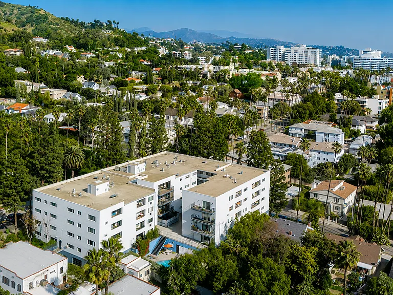 7560 Hollywood Blvd #4002 — Photo 35