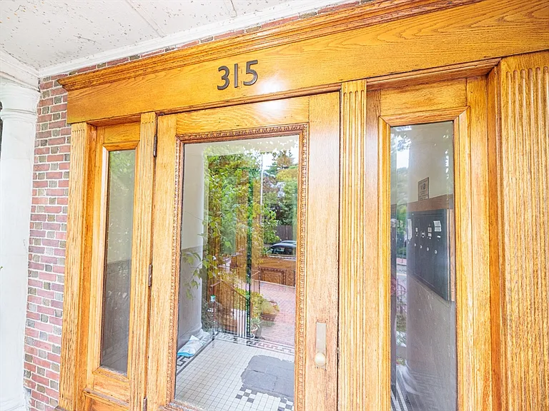 315 Harvard St #8 — Photo 6