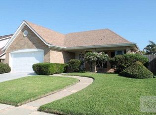 7528 Beaudelaire Cir, Galveston, TX 77551