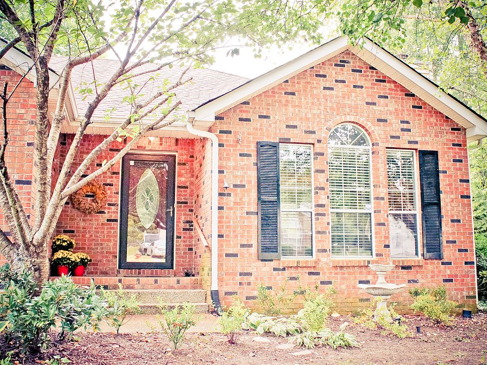 Home has prof.ext.lighting