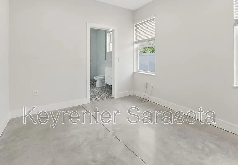 2066 Roselawn St — Photo 8