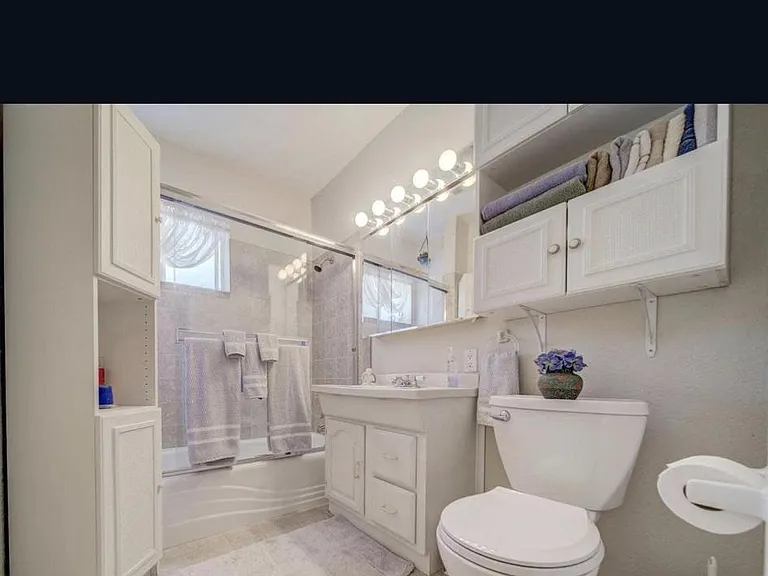 2125 Juliesse Ave — Photo 3