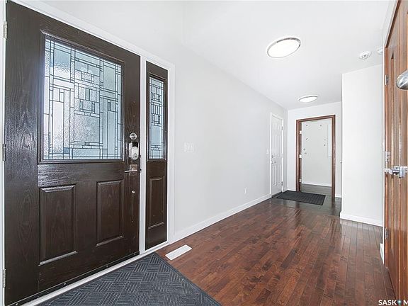 4th image of 435 Pichler CRESCENT