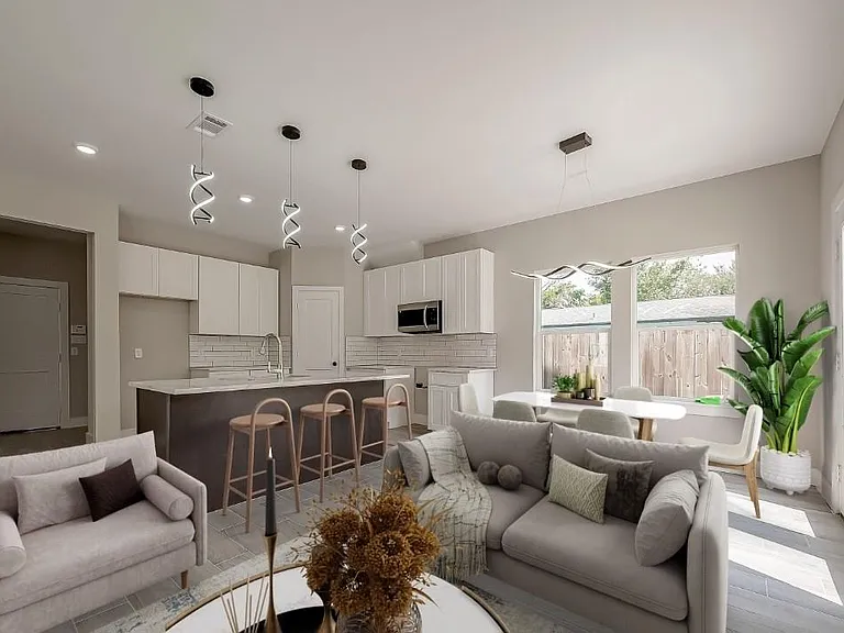8128 Chateau St — Photo 2