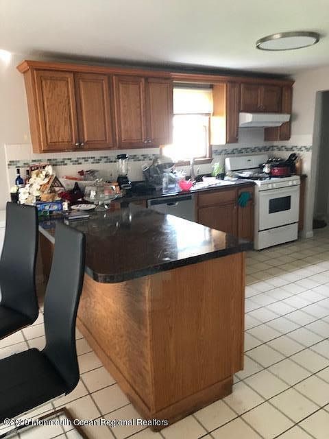 2nd image of 250 Overbrook Ave
