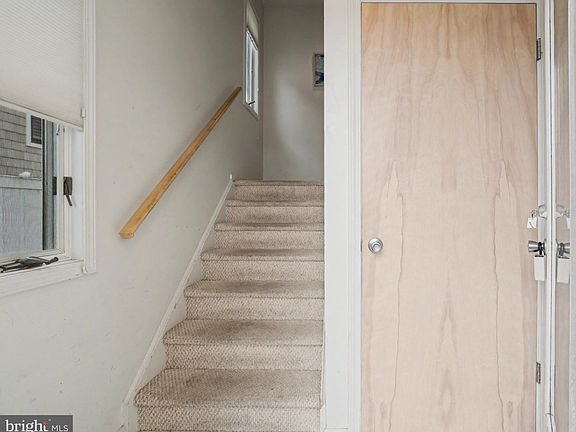 3rd image of 11 W Essex Ave