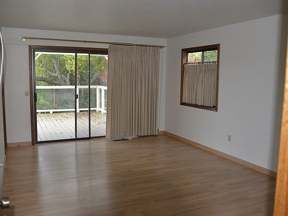 4th image of 913 Vista Via Dr