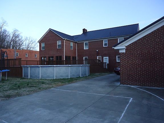 3rd image of 105 Main St