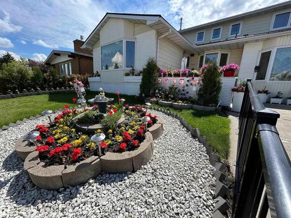 11539 40th Ave NW, Edmonton, AB T6J 0R7