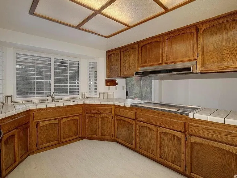 1807 Blue Jay Dr — Photo 5
