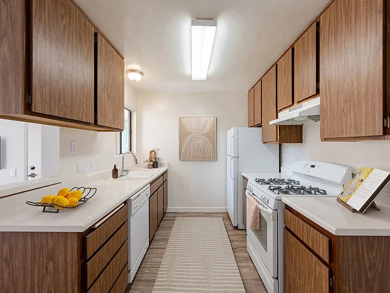 Knollwood Meadows Apartments — Photo 3